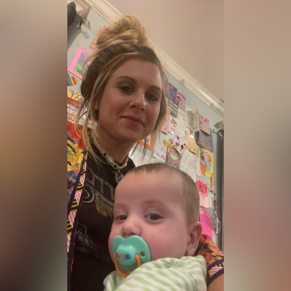 My name is Katy! Single mom of 3! I am very open to offers!! - Picture 7 of 9